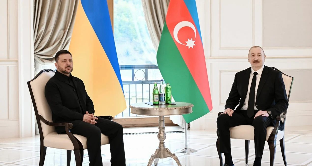 Zelenski Putini Azərbaycanda görüşə çağırdı: Bakı sülh yol xəritəsi təklif edir