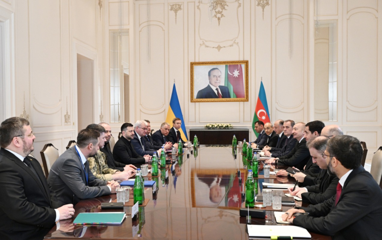 Əliyevin Zelenski ilə geniş tərkibdə görüşü keçirildi 
							 – Foto