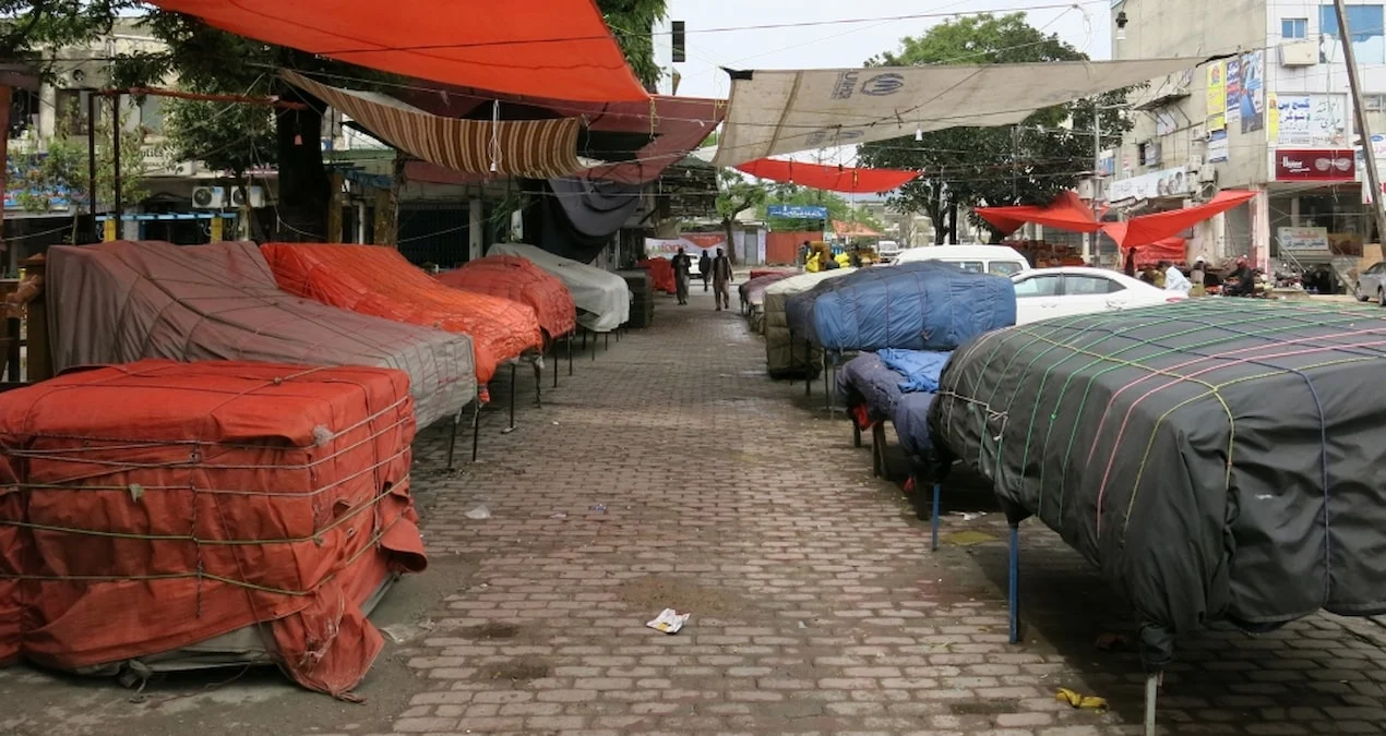 İslamabad ABŞ-İran danışıqlarının girovu: Şəhərdə həyat dayandı, rəflər boşaldı