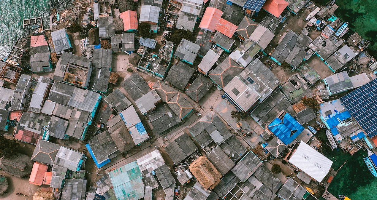 Dünyanın ən sıx məskunlaşmış adası: Kolumbiyada bir futbol meydanı boyda ərazidə minlərlə insan