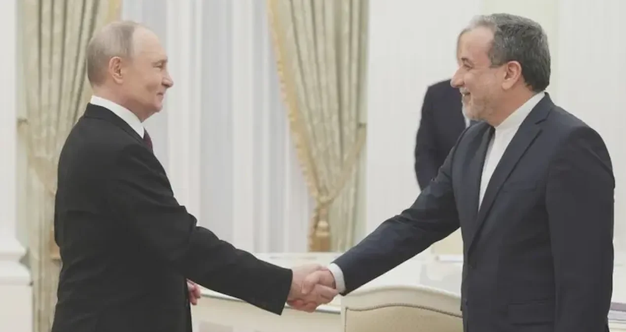İranın Baş Diplomatı Arakçi Moskvada Putinlə Krıtik Görüşə Hazırlaşır