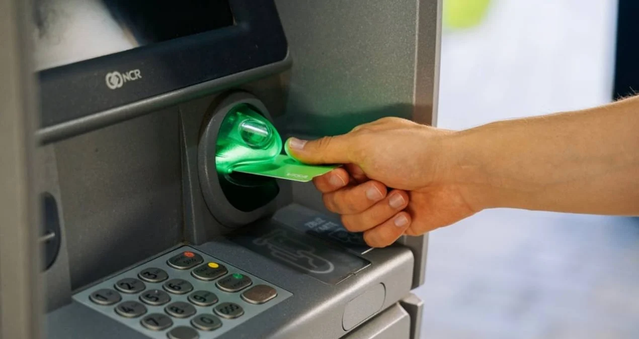 Belçikada Nağd Pul İnqilabı: Marketlər Artıq Bank Şöbəsi Olacaq!