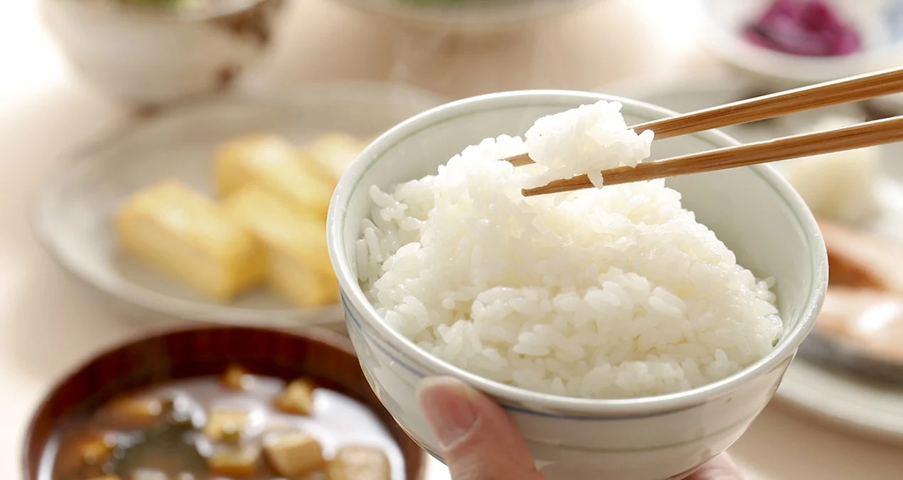 Milyardlarla İnsan Niyə Çubuqla Yemək Yeyir? Sirr Açıldı!