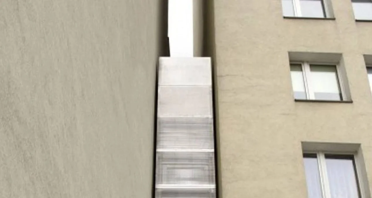 Dünyanın Ən Dar Evi: Varşovada Mümkünsüz Memarlıq Möcüzəsi