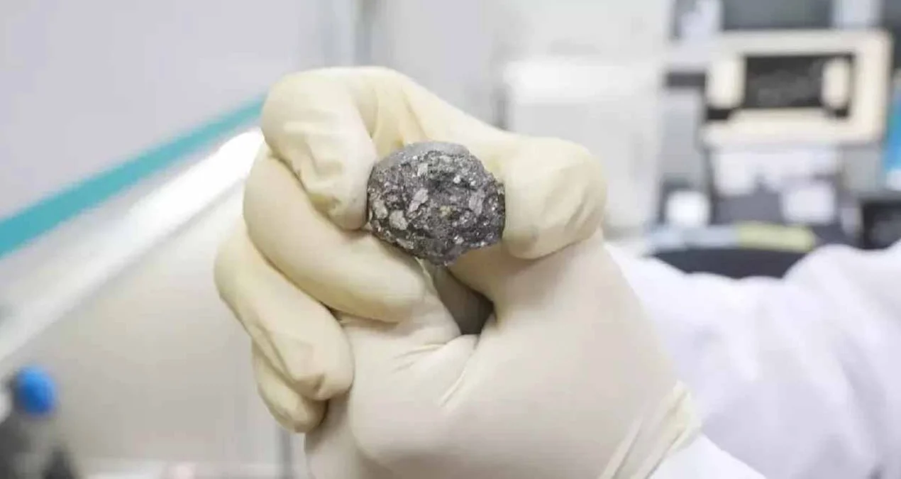 Ay Daşından Gələn Möcüzəvi Mineral: Elektrik Xərclərini Yarıya Endirəcək Potensial