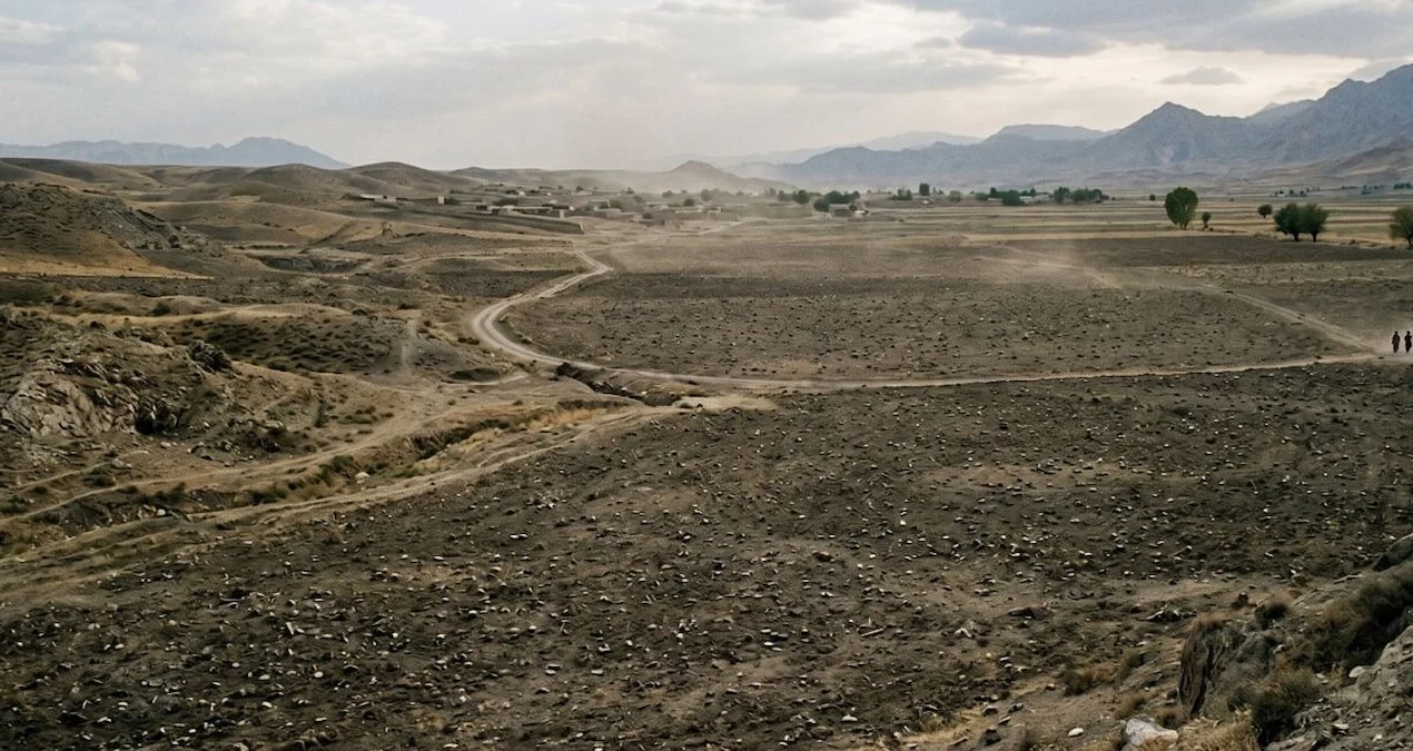 Laos: Milyonlarla Partlamamış Bomba Ölkəni Təhdid Edir – Hər Addım Təhlükədir!