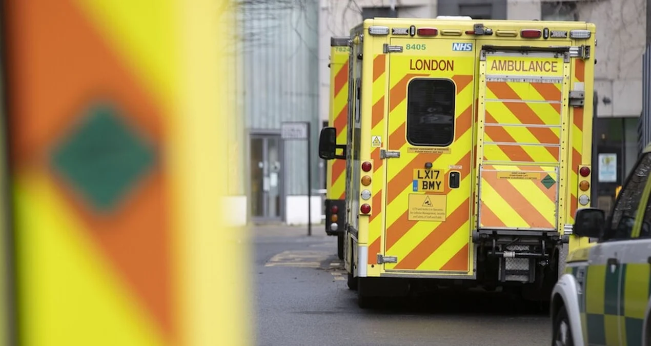 İngiltərə Səhiyyəsində Böhran: Həkim Çatışmazlığı Tibb Bacılarını “Ehtiyat Həkim” Roluna Məcbur Edir