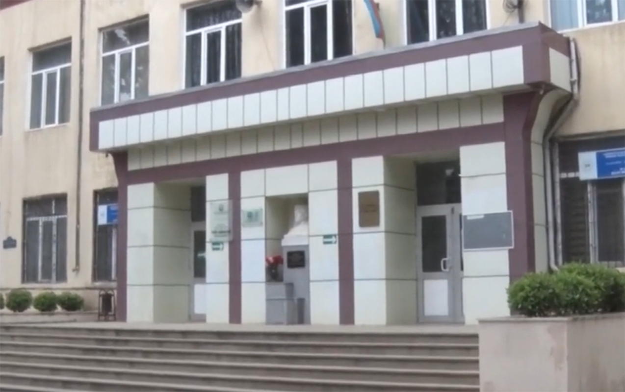 Şagird məktəbdə özünə xəsarət yetirdi 
							 – Video