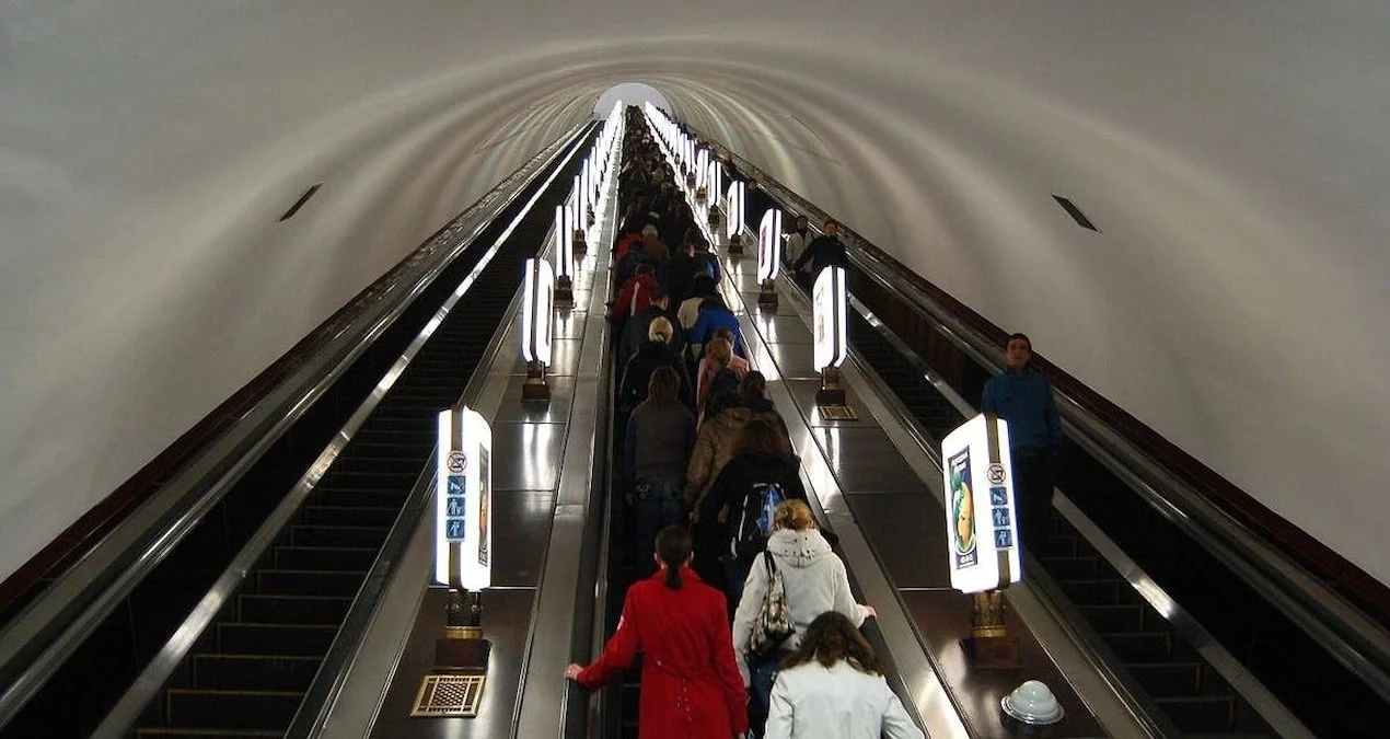 Dünyanın Ən Dərin Metro Stansiyası Kiyevdə: 105 Metr Yeraltı Səyahət