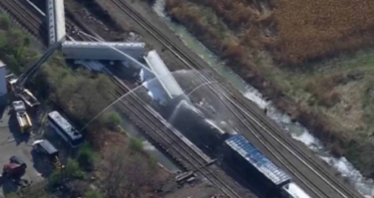 Nyu-Cersidə Kimyəvi Təhlükə: Yük Qatarı Relstdən Çıxdı, Ərazi Həyəcan Siqnalı ilə Bağlandı