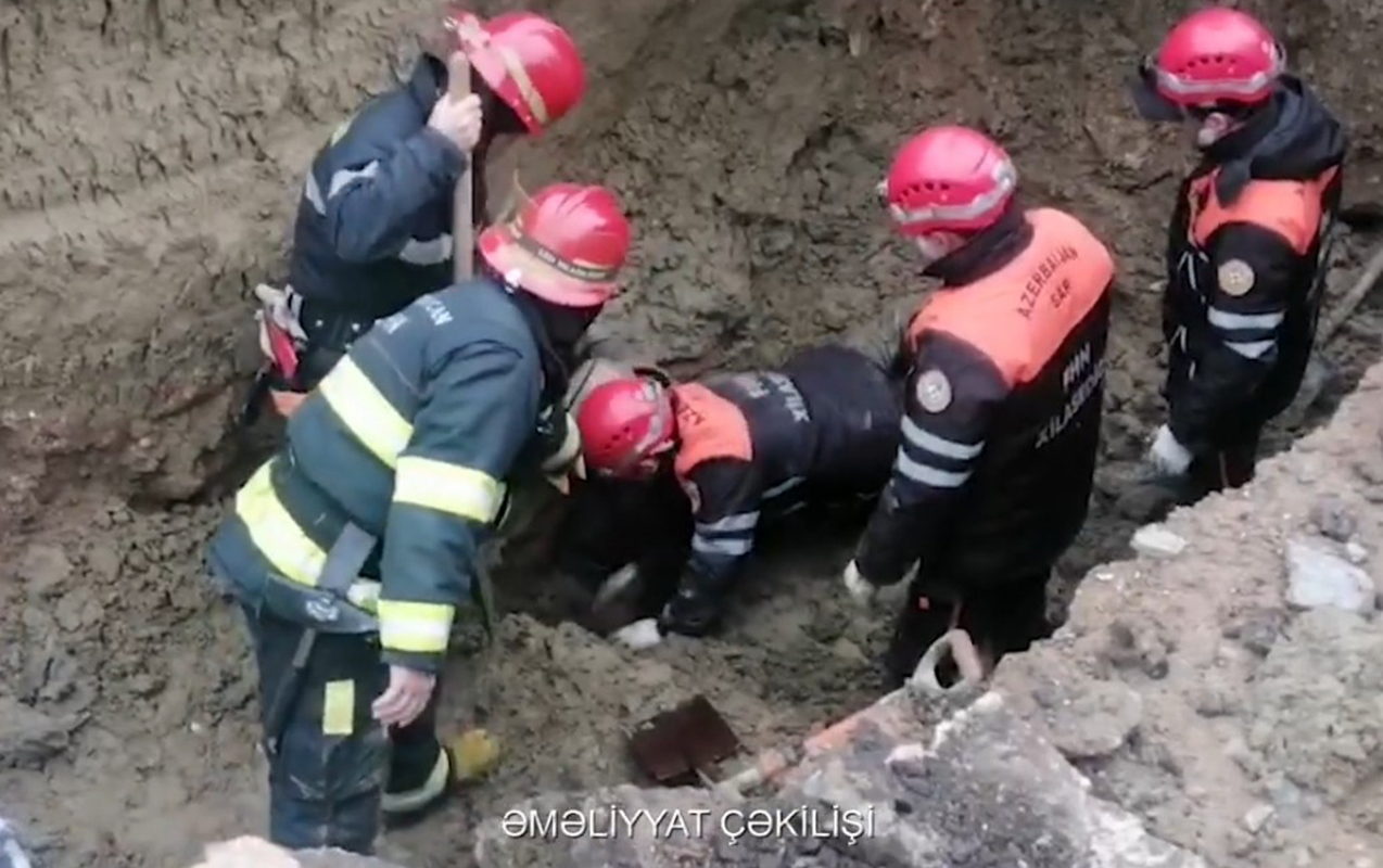 Qaradağda torpaq çökdü, iki nəfər dağıntılar altında qaldı 
							 – Ölən var – Video