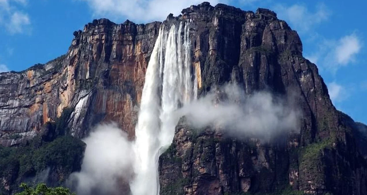 Ancel Şəlaləsi: Su Yerə Çatmadan Necə Buluda Çevrilir?