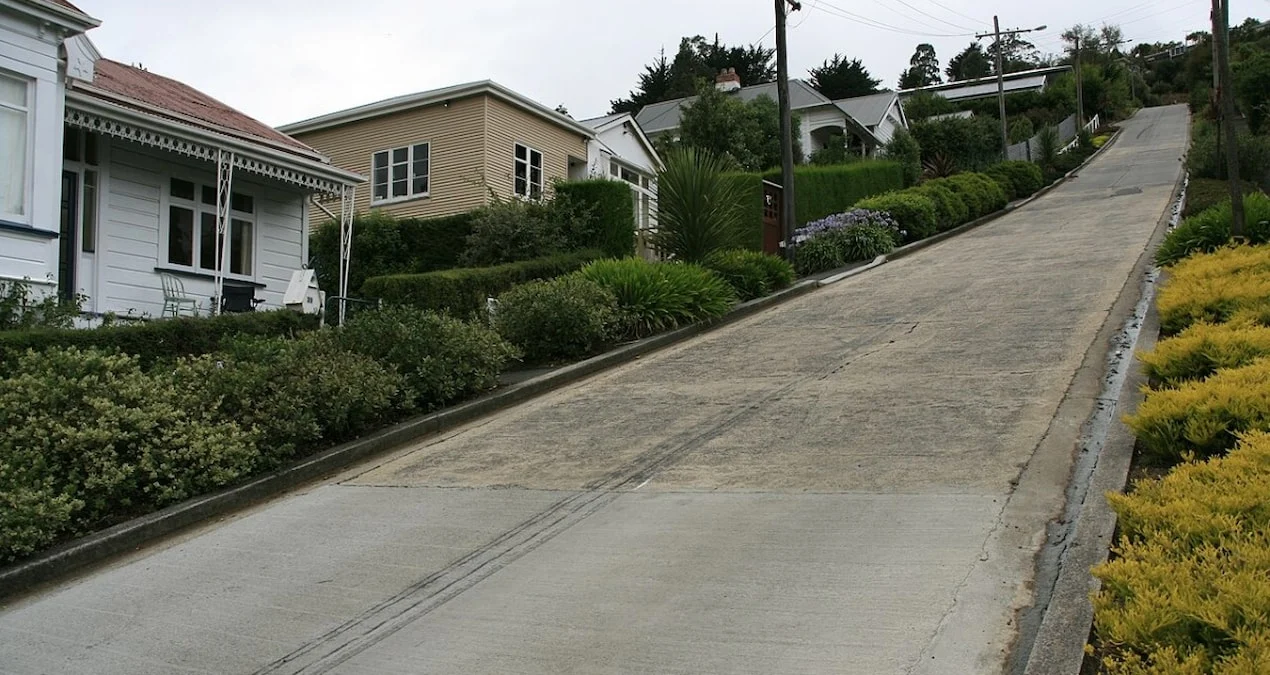 Dünyanın Ən Dik Küçəsi: Yeni Zelandiyanın Baldwin Küçəsində Hər Addım Bir Sınaqdır