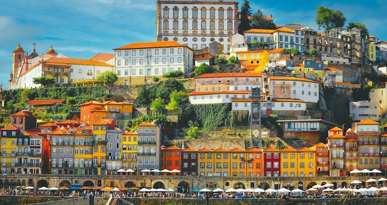 Dünyanın Ən Rəngarəng Şəhərləri Açıqlandı: Portuqaliya Siyahıya Damğa Vurdu