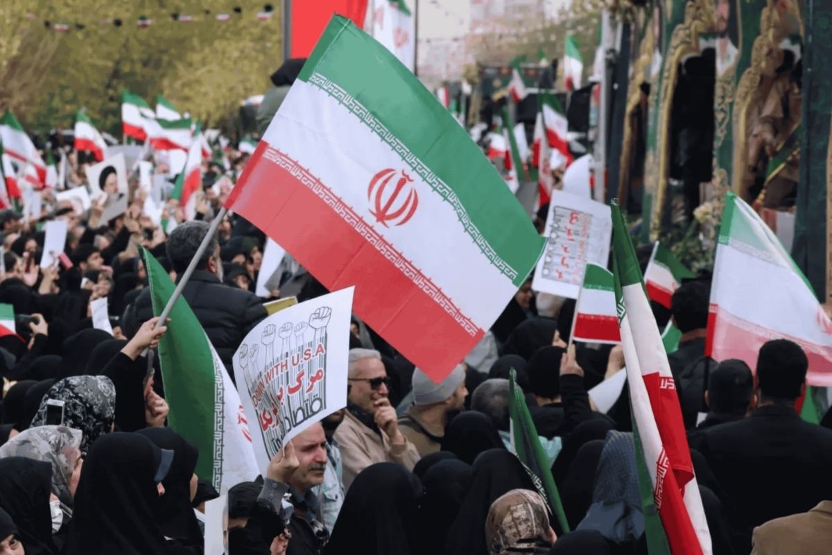 İranlı Ekspertdən Şok İddia: Əhalinin 87 Faizi ABŞ-la Müharibənin Davamını İstəyir