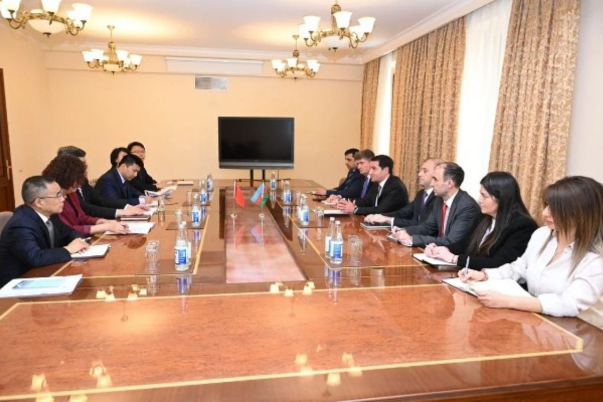 Hikmət Hacıyev Çinin Kiberfəza Naziri ilə Strateji Əməkdaşlığı Müzakirə Etdi