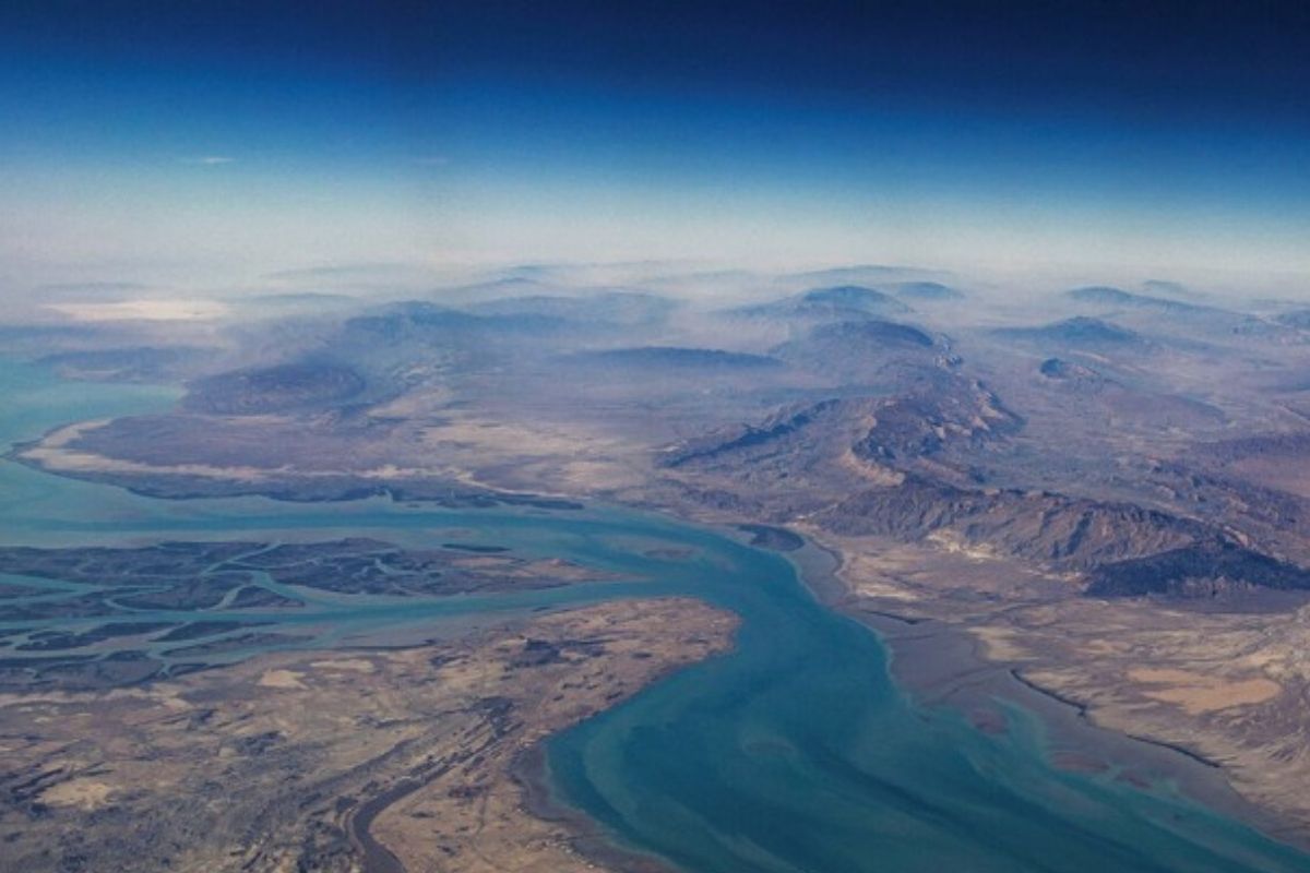 ABŞ-ın Hörmüz Boğazı Blokadası: İlk 24 Saatda Nəqliyyat Tamamilə Dayandı