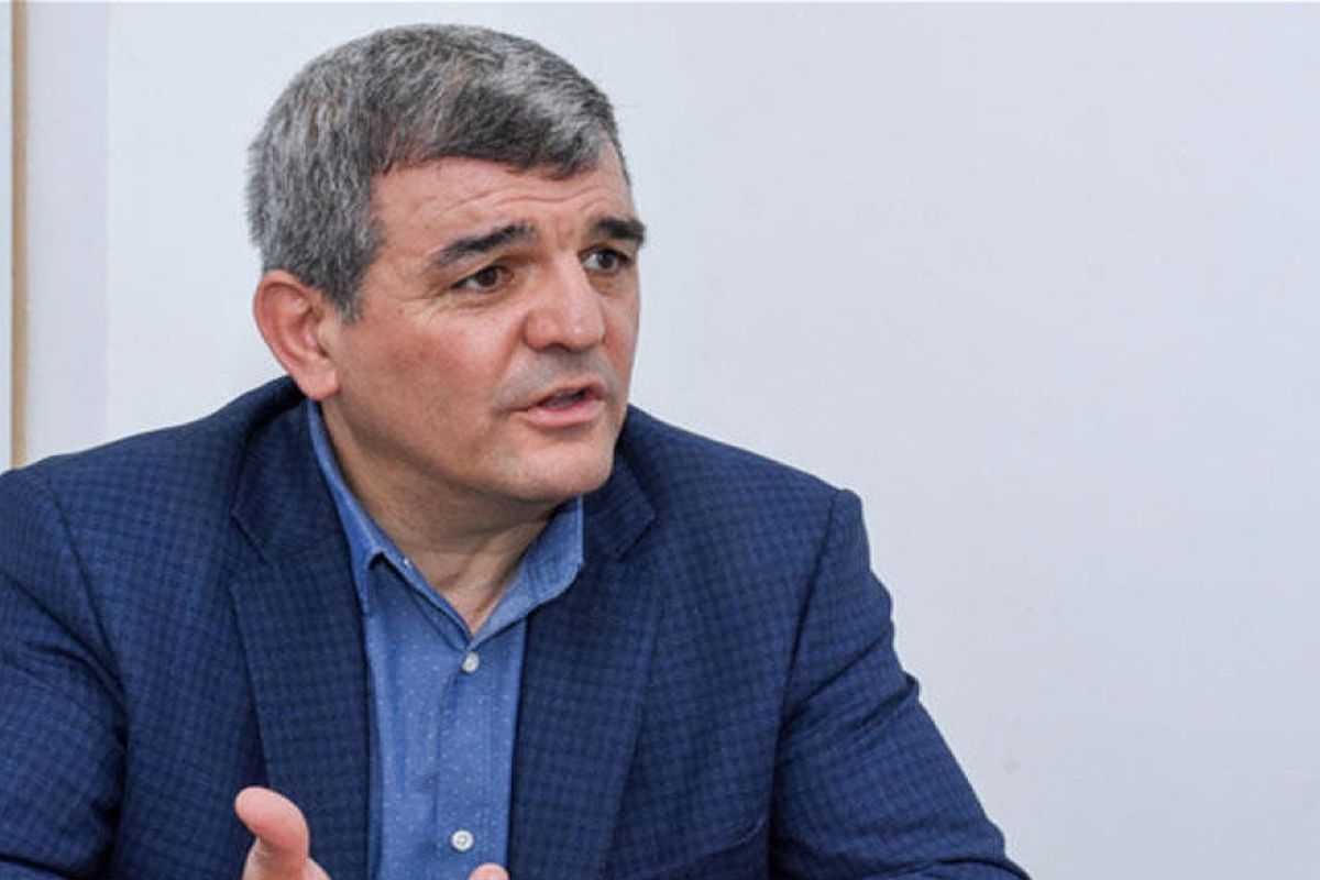 Azərbaycanda Doğum Səviyyəsi Üç Dəfə Azalıb: Fazil Mustafa Ev və İş Problemini Səbəb Göstərir