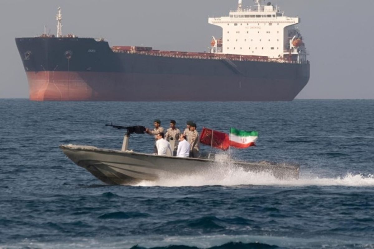 Hörmüz Boğazında Gərginlik Artır: İran İki Gəmini Ələ Keçirdi