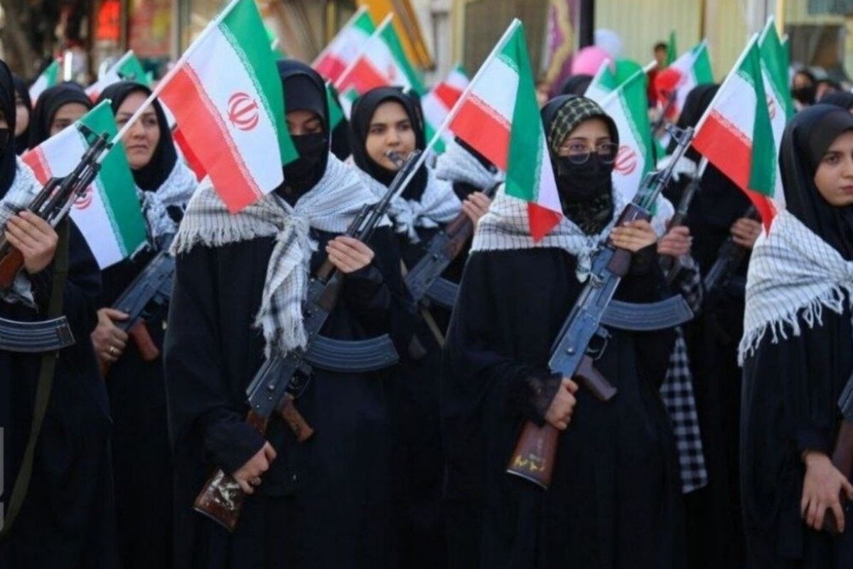 Gərginlik Fonunda İran Qadınları Hərbi Təlimlərə Cəlb Edir