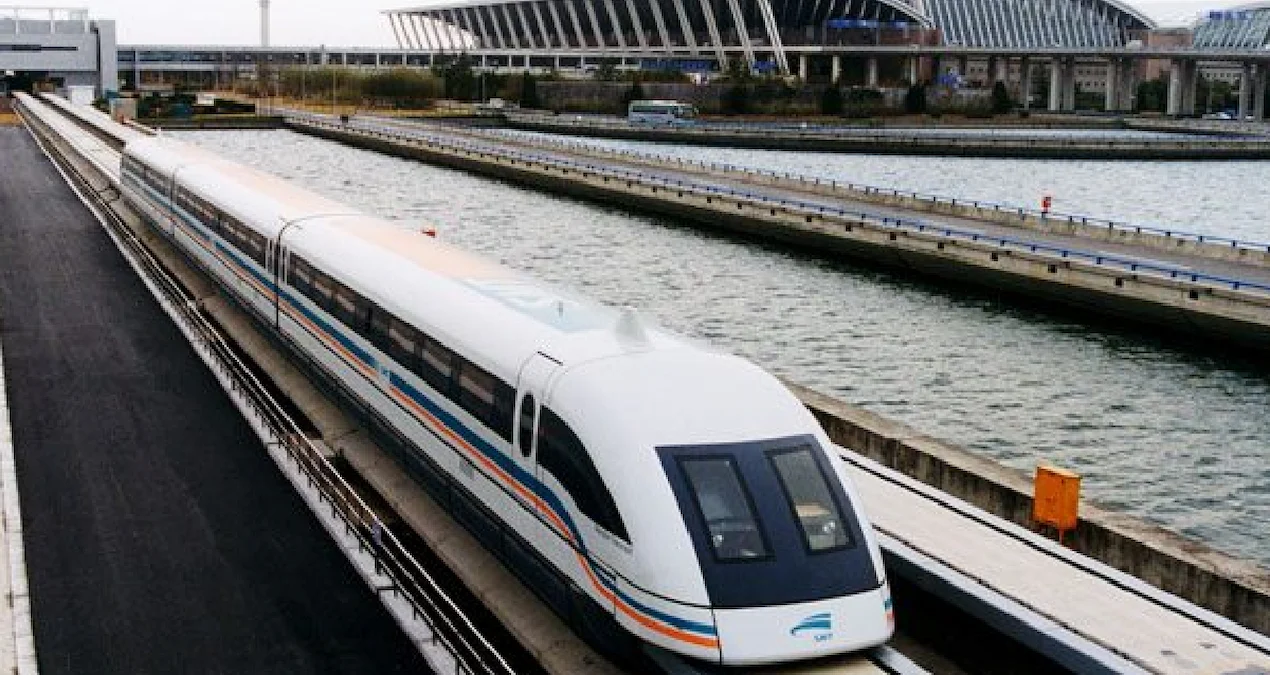 Dünyanın Ən Sürətli Qatarı: Şanxay Maglev Texnologiyası Təyyarələrə Meydan Oxuyur