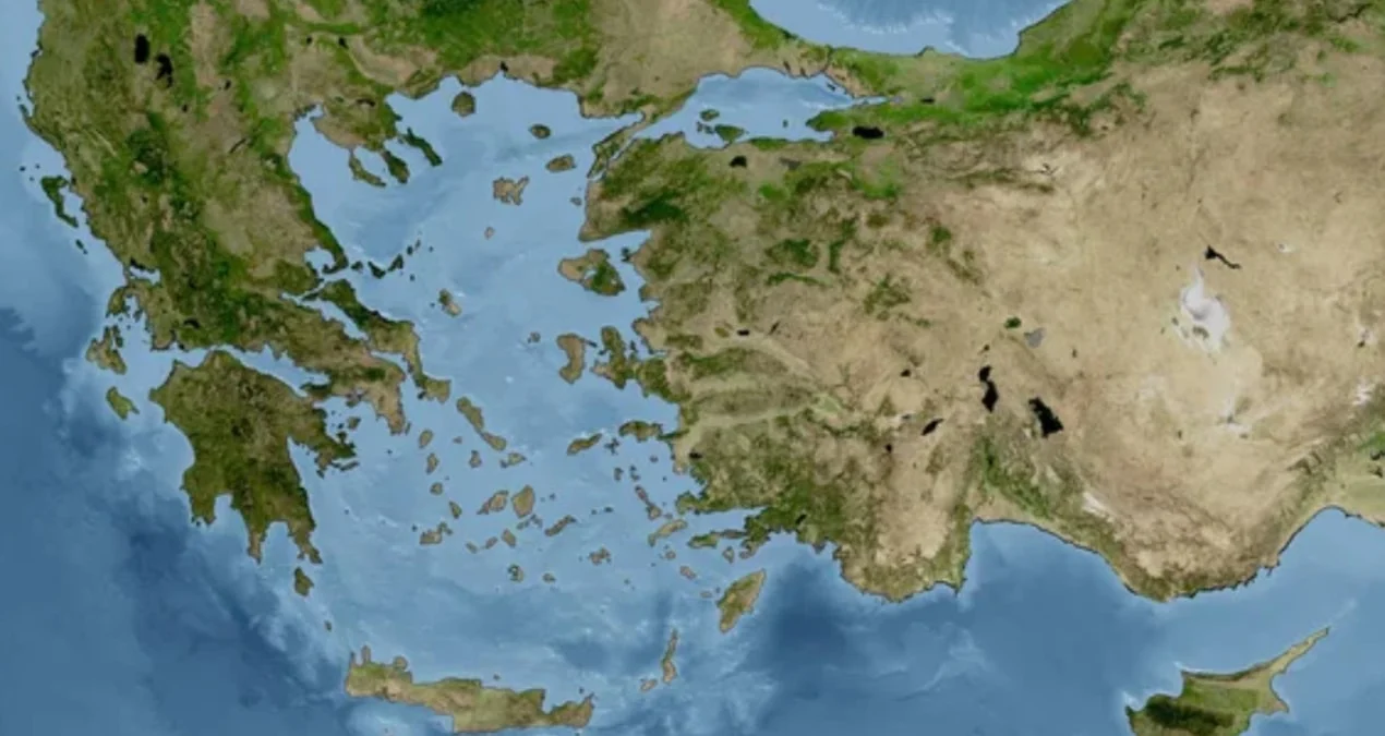 Fransadan Yunanıstana Egey Dənizi Dəstəyi: Makronun Sərt Mesajı