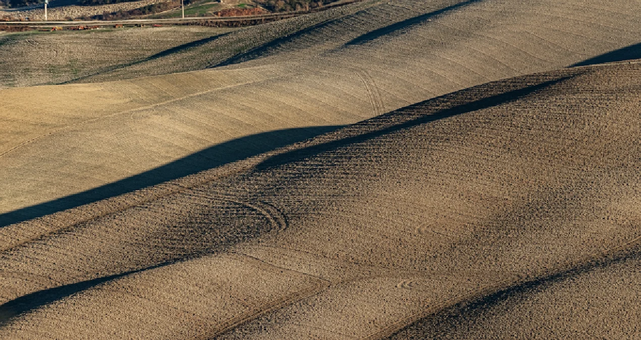 Toskananın Dərinliklərində Yellowstone Bənzəri Nəhəng Maqma Rezervuarı Aşkarlandı: Bölgənin Geoloji Balansı Yenidən Sorğulanır