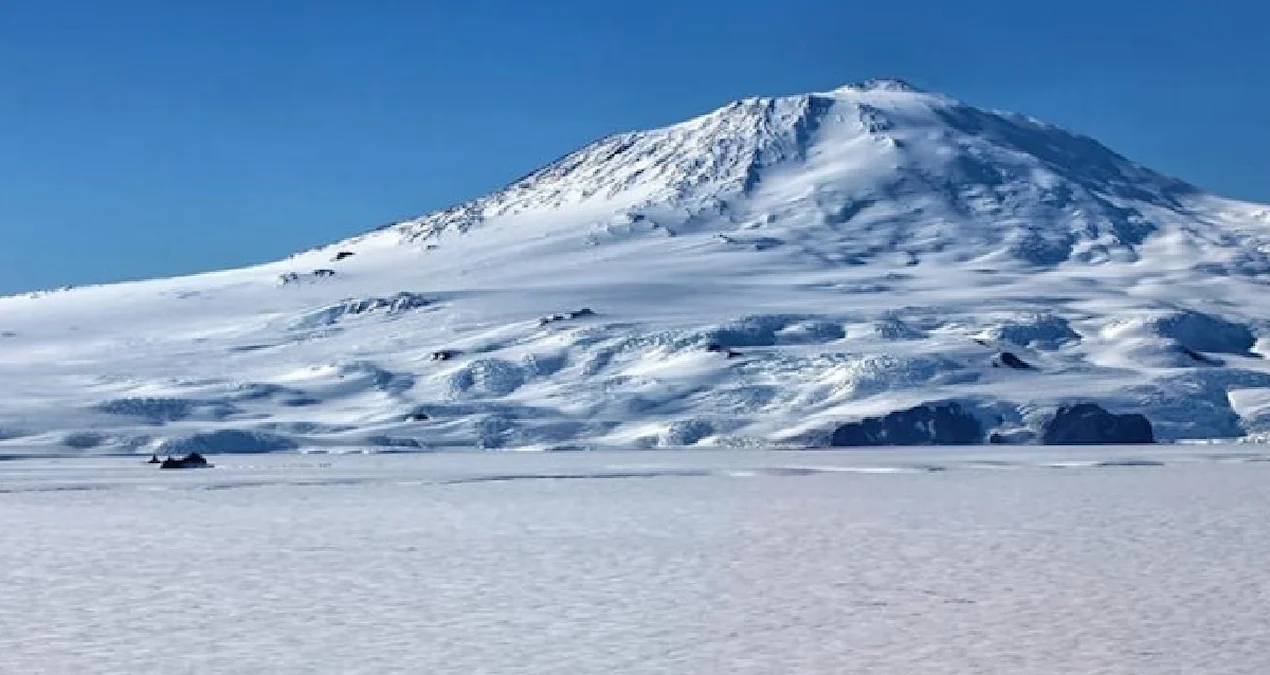 Antarktikanın Erebus Vulkanı: Göydən Hər Gün Qızıl Yağır!