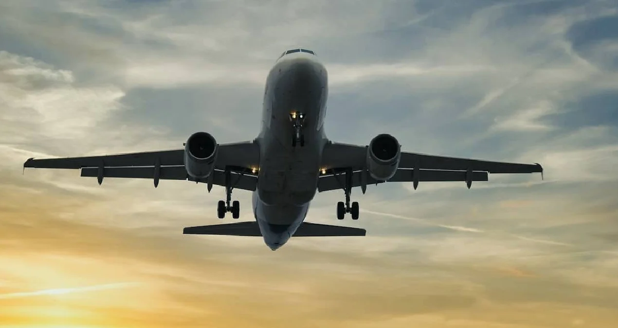 Dünyanın ən uzun fasiləsiz uçuşu: 19 saat, 15 min kilometr