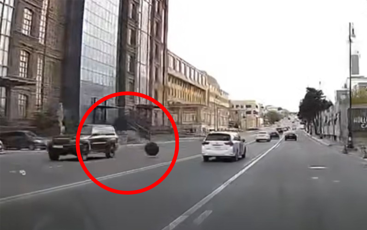 Bakıda avtomobildən düşən təkər digər maşına çırpıldı 
							 – Video – Yenilənib